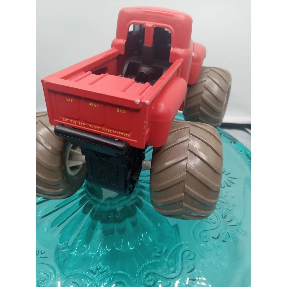 Spin Master Monster Jam Red Retro Grave Digger Pickup Truck 1:64